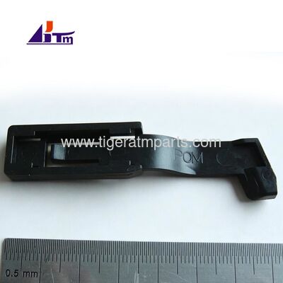 01750046532 1750046532 Пластиковый зажим справа для укладчика Wincor CMD V4